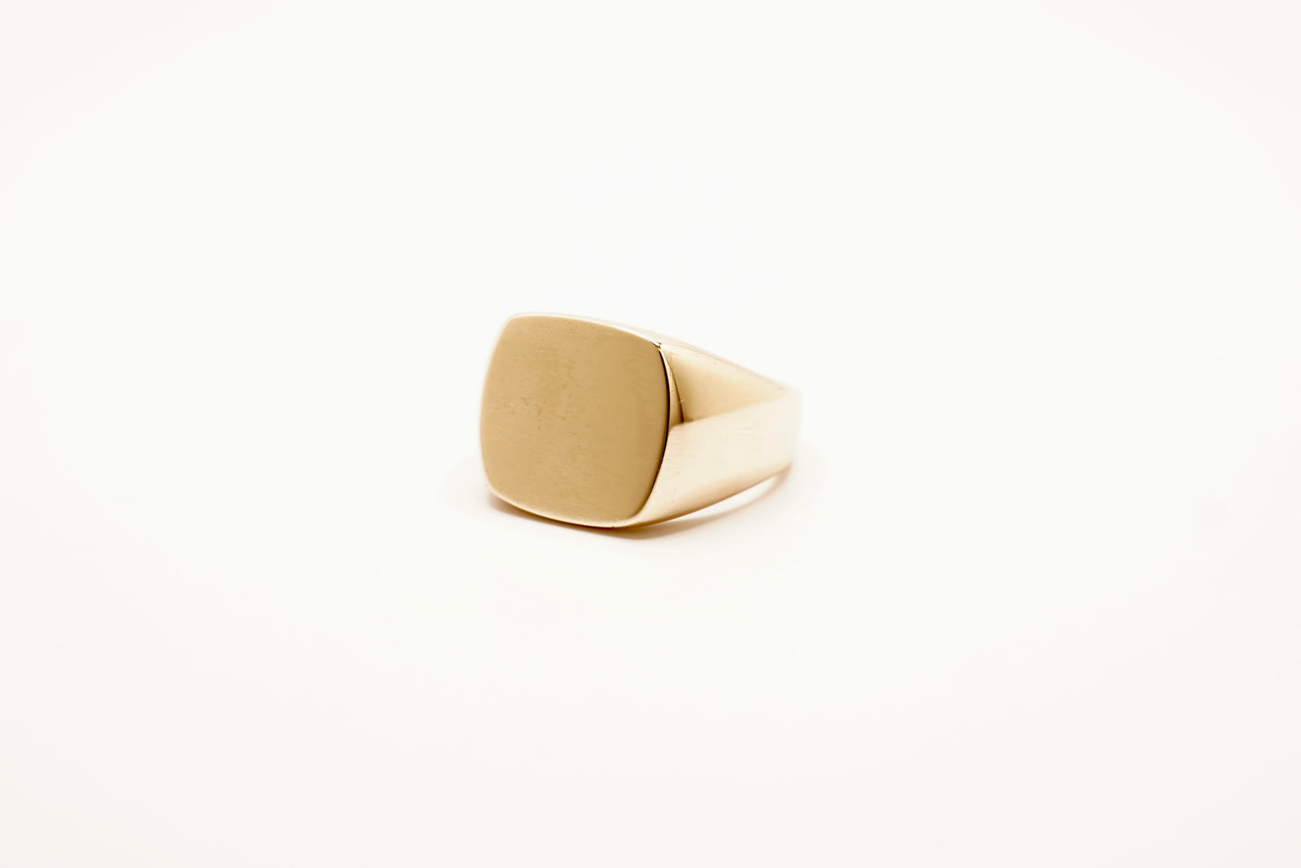 Cushion Heirloom Signet 10k