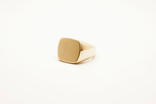 Cushion Heirloom Signet 10k